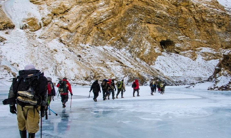 chadar-trek-on-Frozen-River-Trek